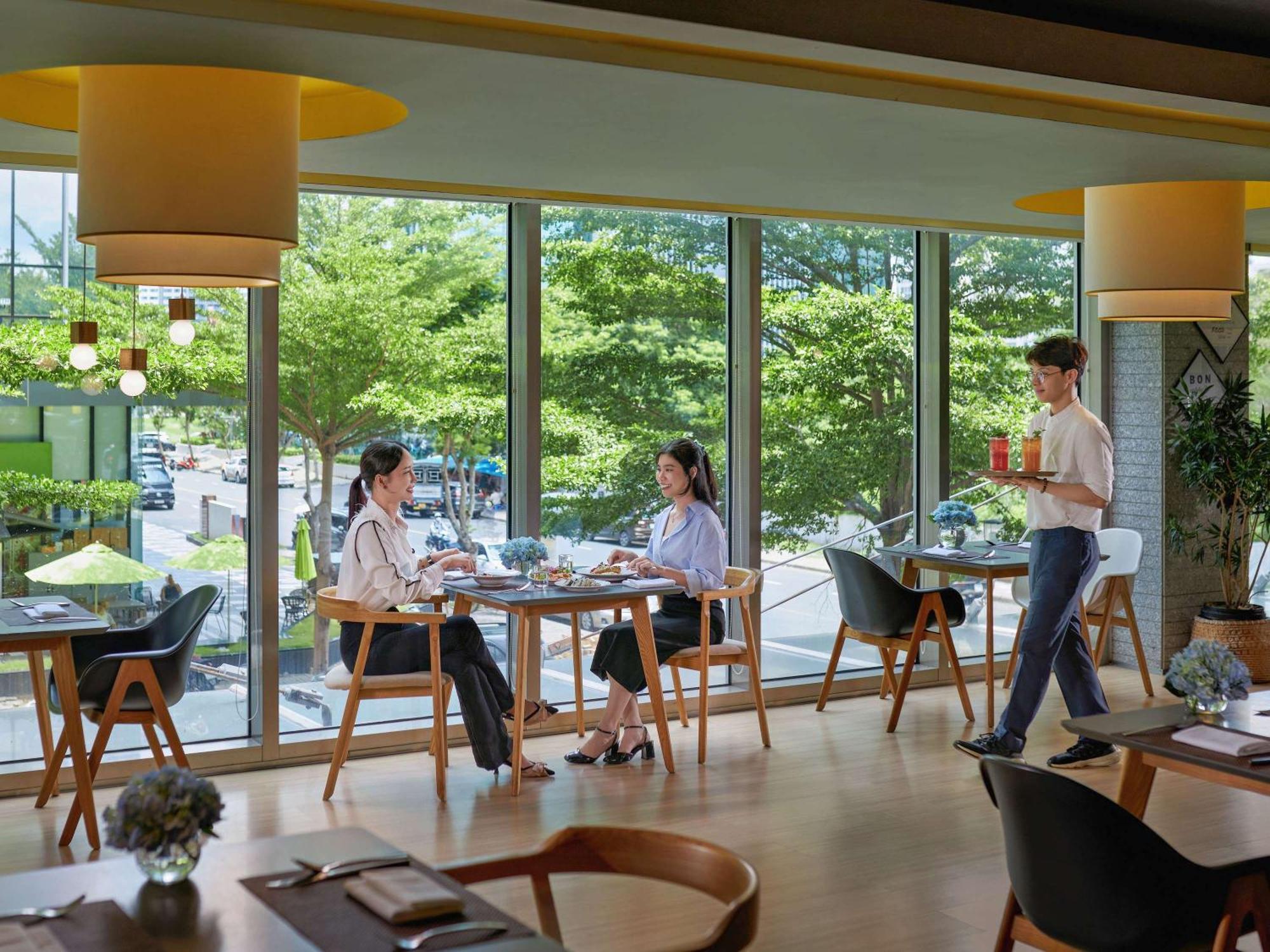 Novotel Living Saigon South Ho Si Minh-város Kültér fotó